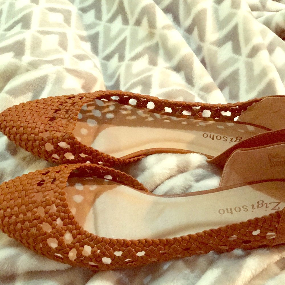Cute woven brown flats